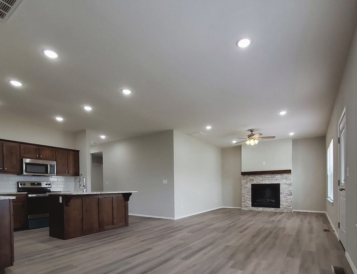 111 E Rosalie - Photo 3 of 11