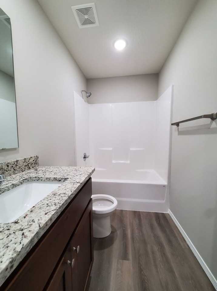 111 E Rosalie - Photo 5 of 11