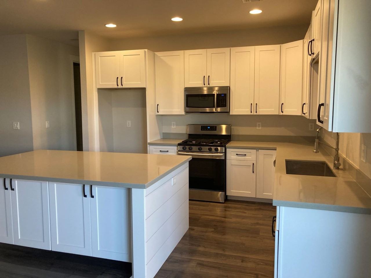 680 Wilson St - Photo 3 of 12