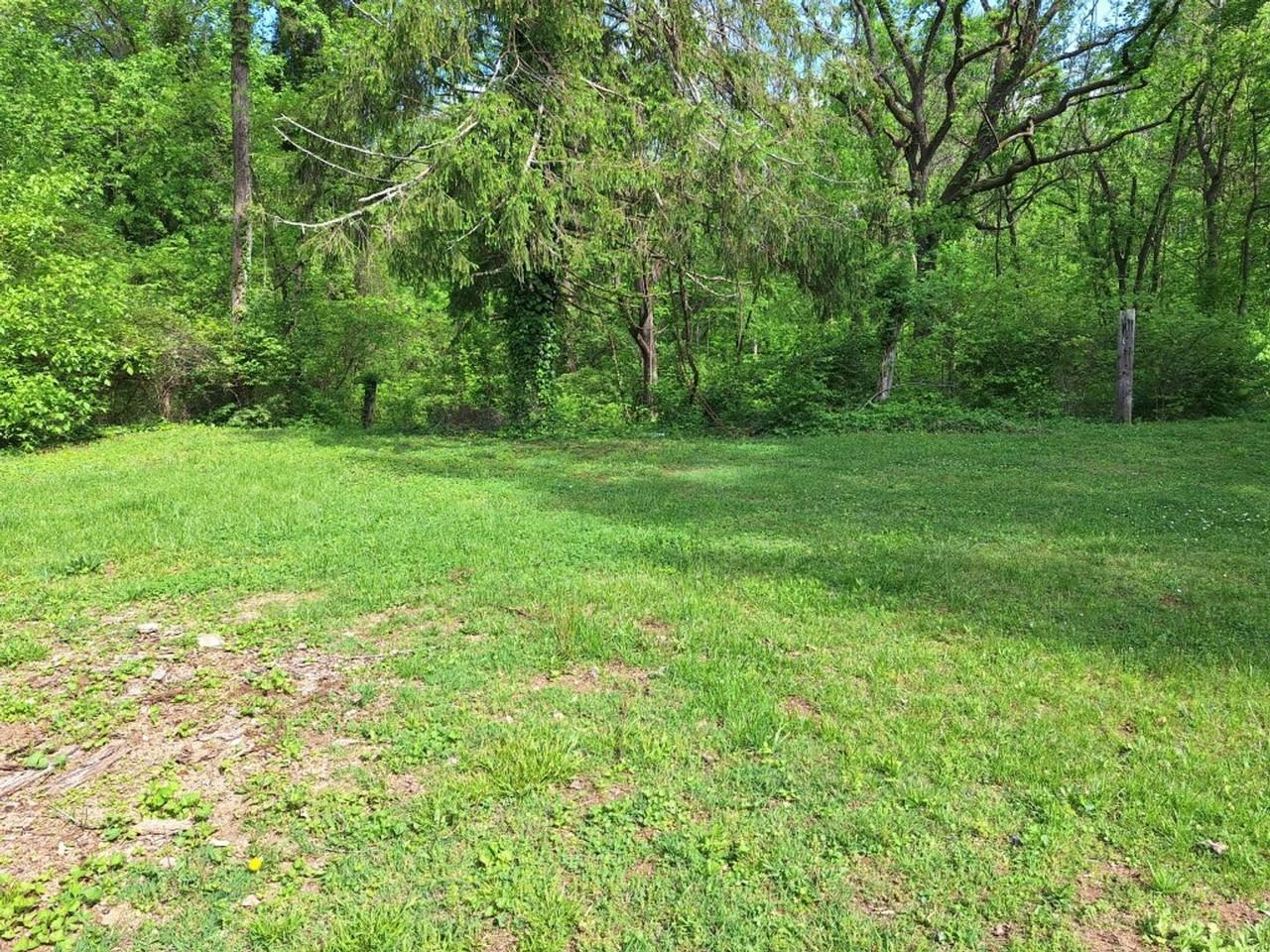 440 W Outer Dr - Photo 2 of 15