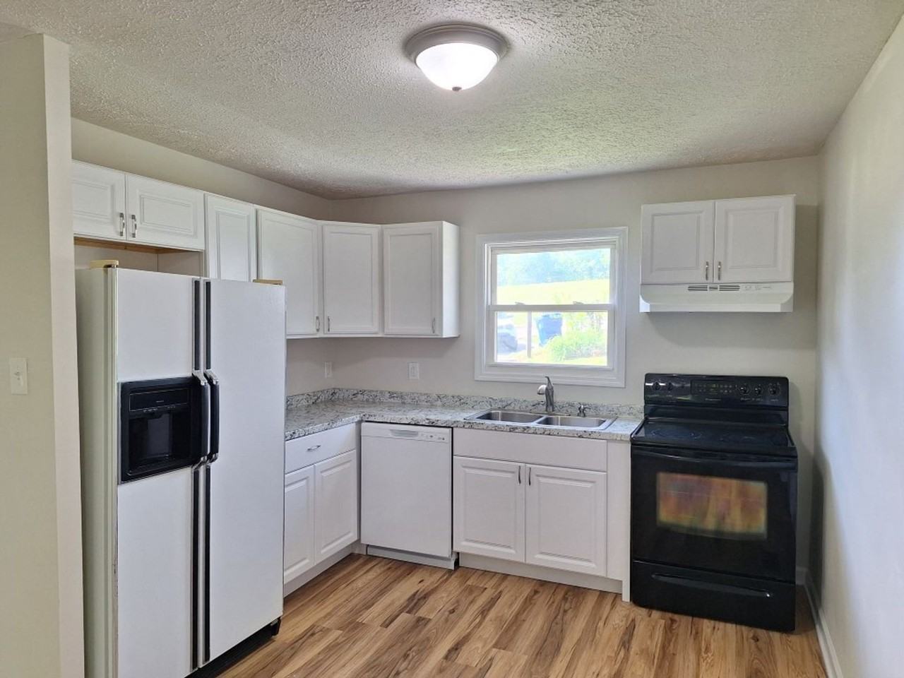 440 W Outer Dr - Photo 3 of 15