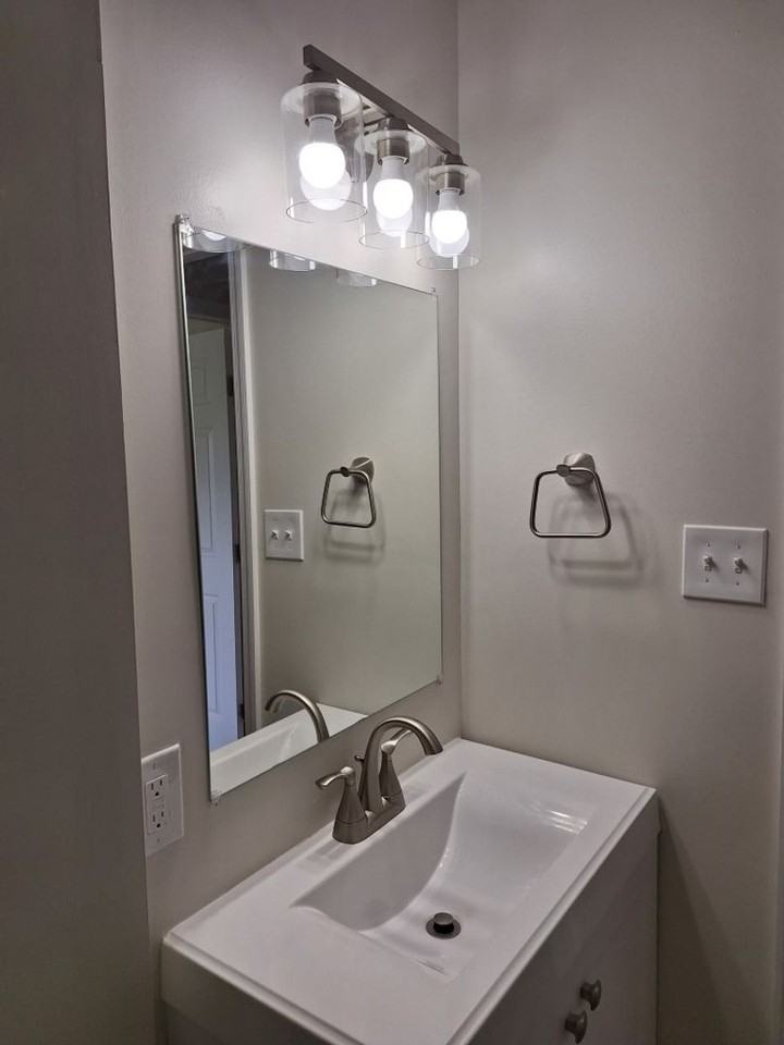 440 W Outer Dr - Photo 7 of 15