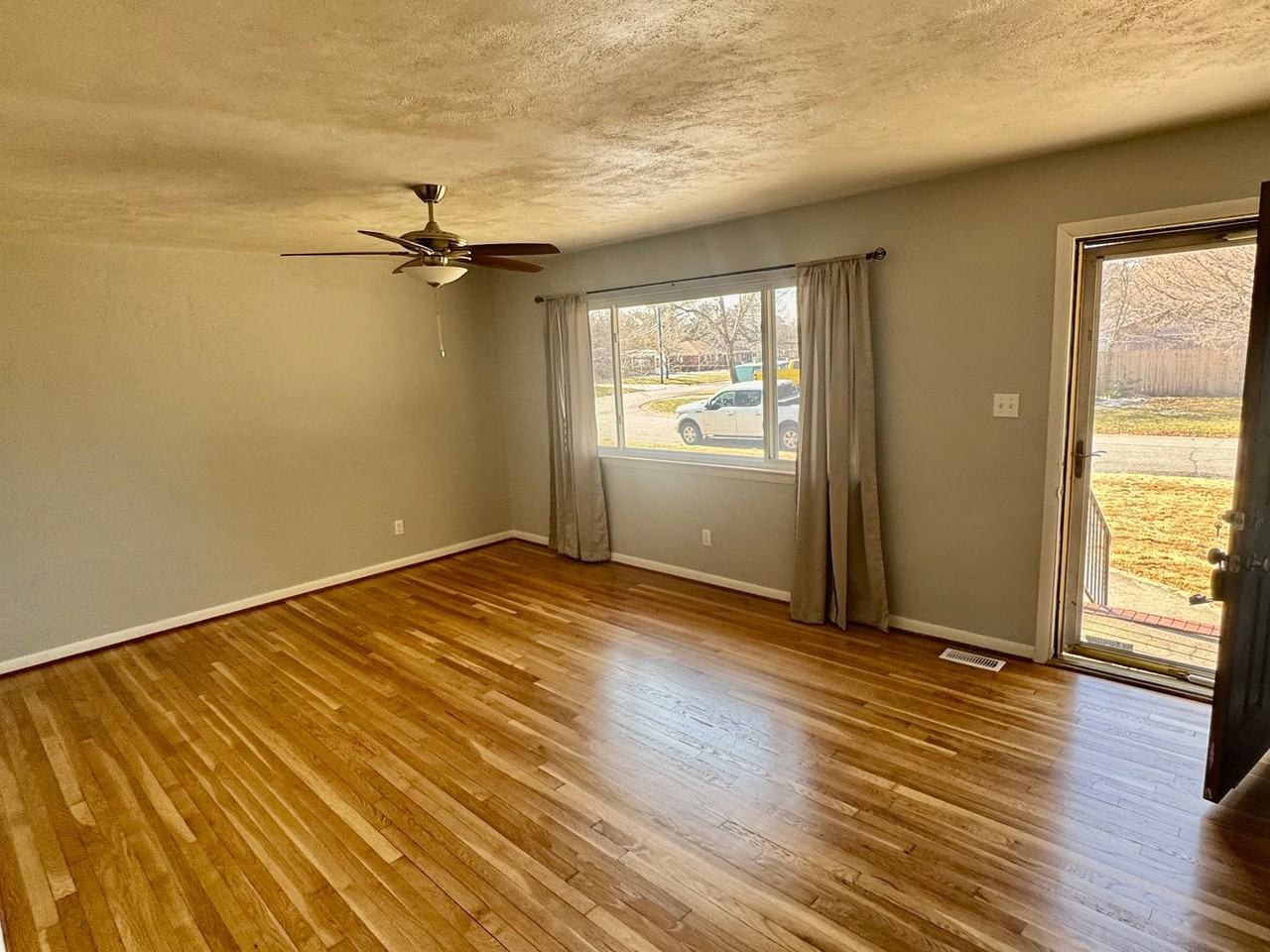 4705 Nuttfield Ln - Photo 3 of 19