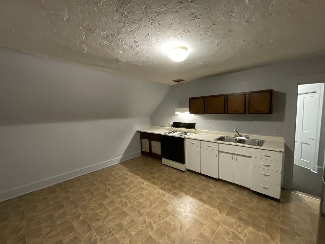 211 5th St - Photo 2 of 14