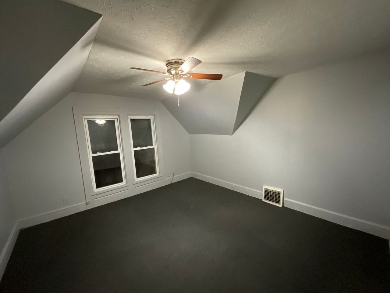 211 5th St - Photo 4 of 14