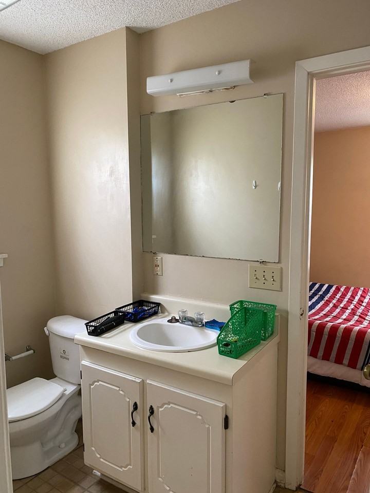 2 Bed 1 Bath Duplex - Photo 3 of 8