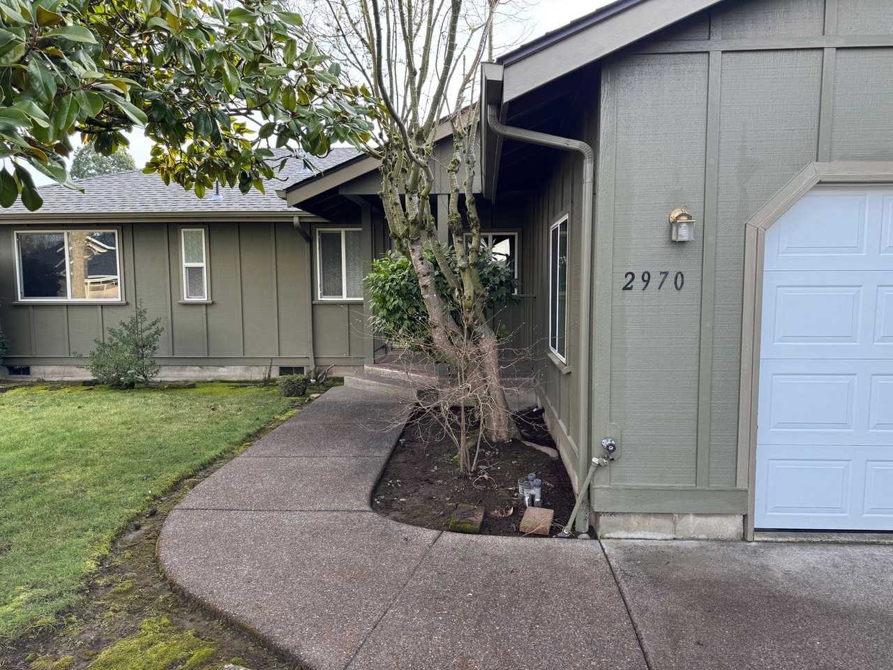 2970 Gilham Rd - Photo 4 of 33