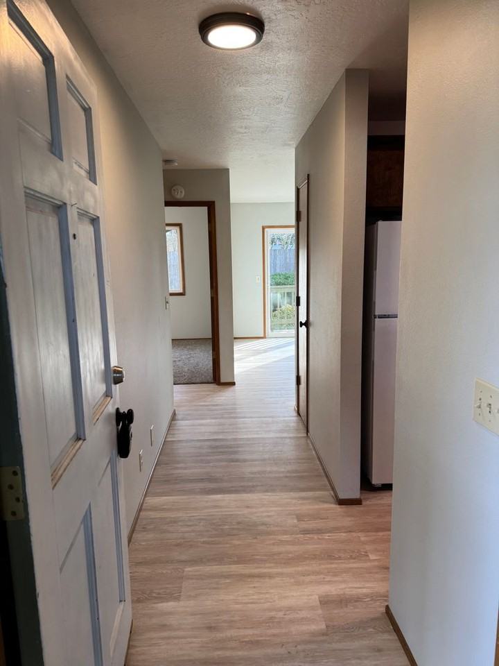 2970 Gilham Rd - Photo 6 of 33