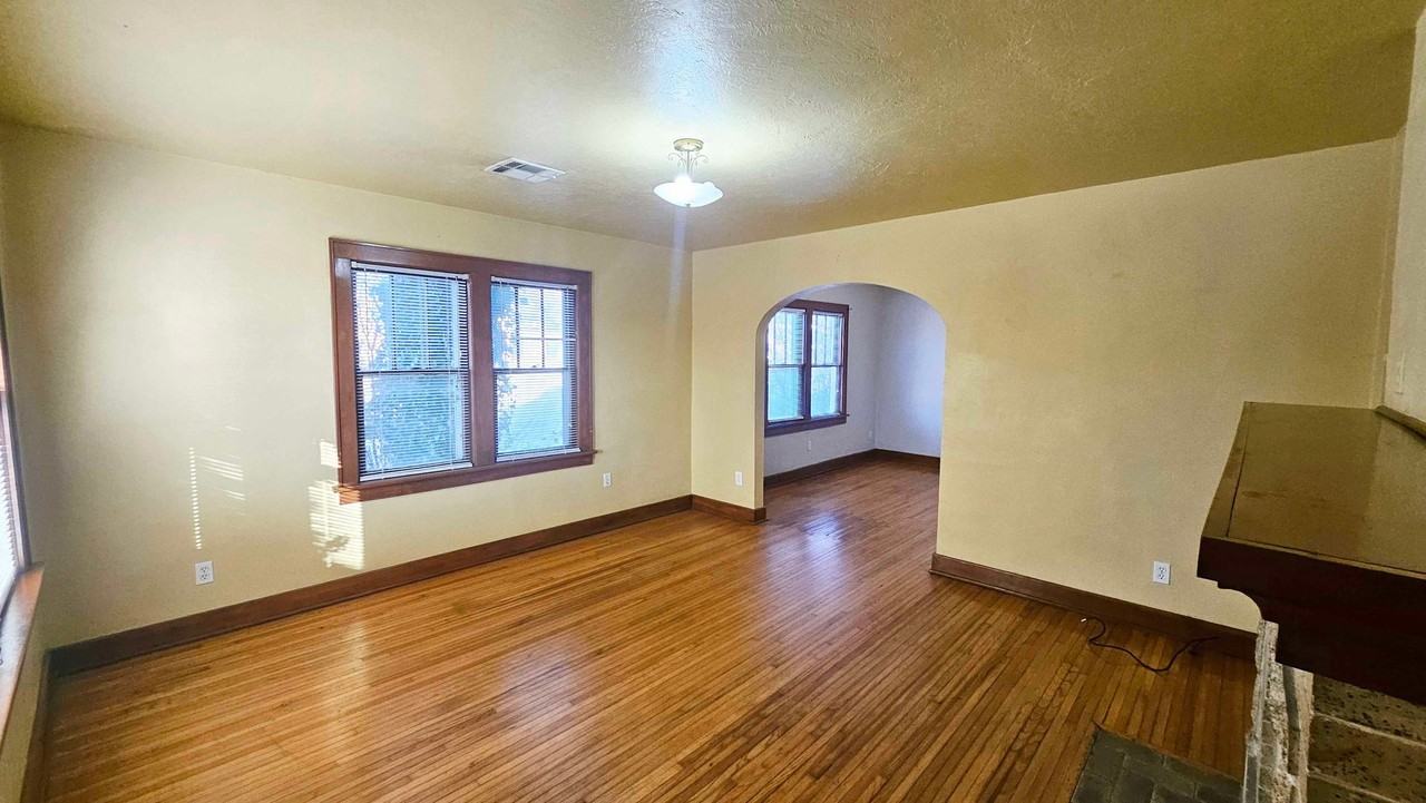 2429 W Park Pl - Photo 3 of 18