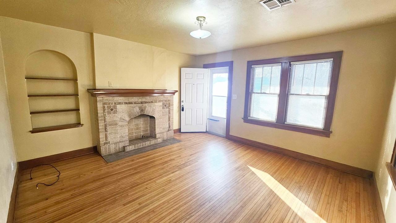 2429 W Park Pl - Photo 5 of 18