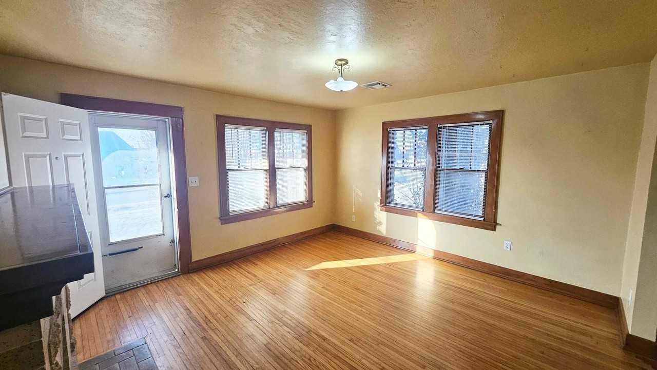 2429 W Park Pl - Photo 6 of 18