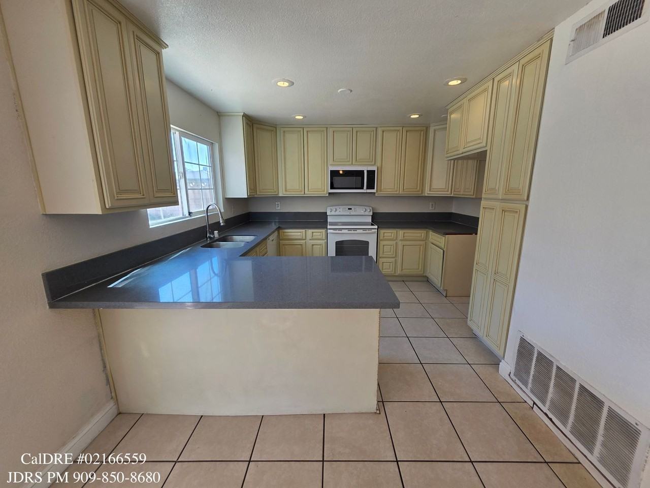 969 S Sage Ave - Photo 2 of 20