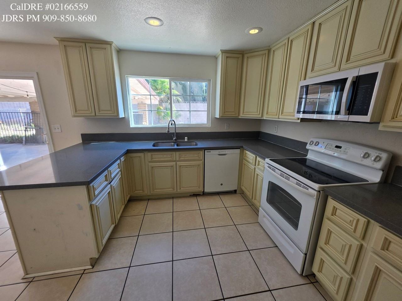 969 S Sage Ave - Photo 3 of 20