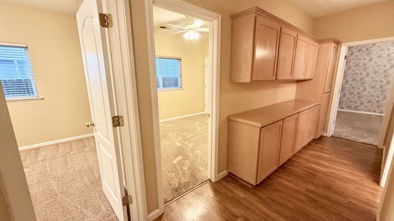 241 N Helm Ave - Photo 6 of 21