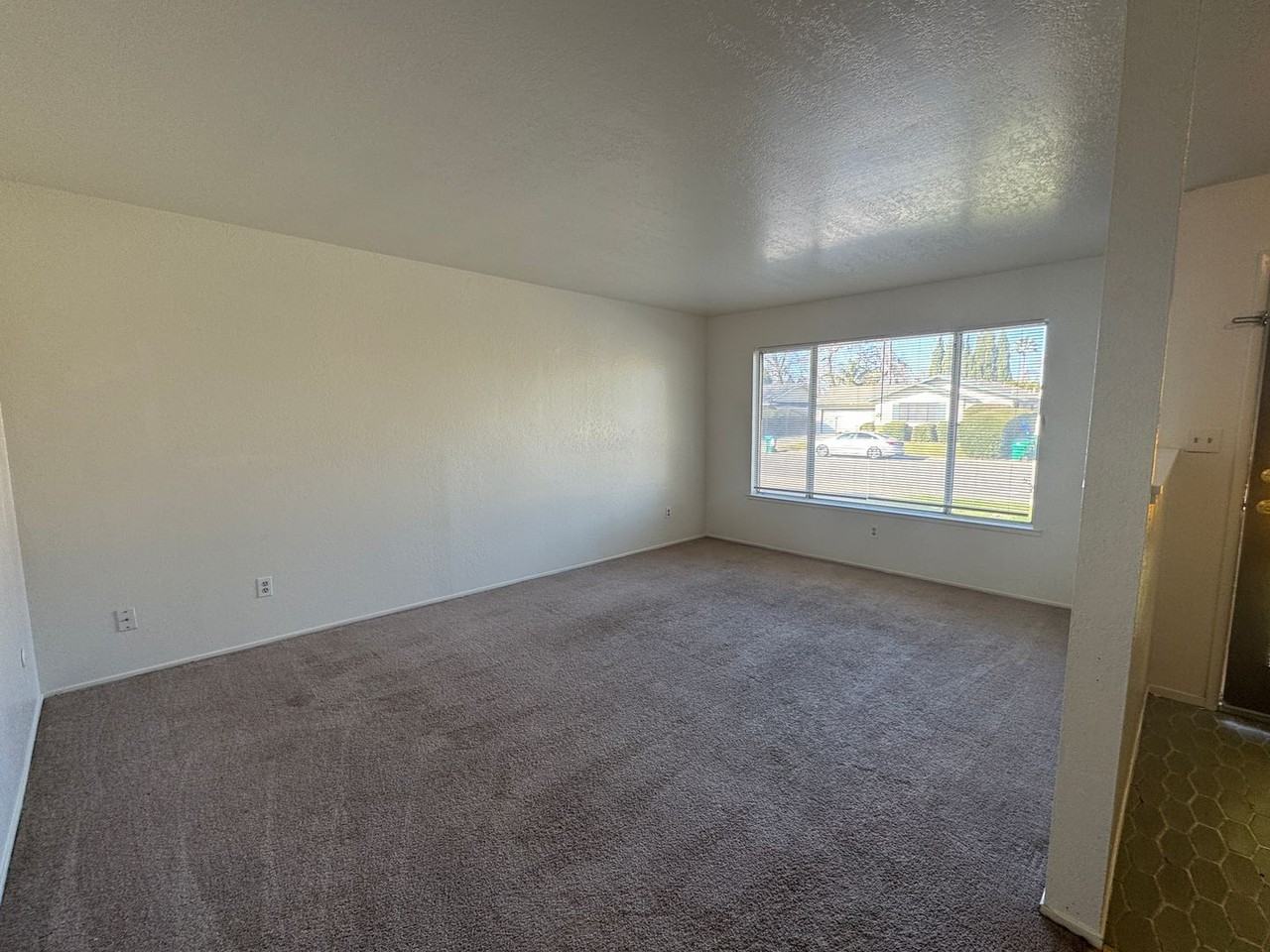 160 Patricia Ave - Photo 3 of 30