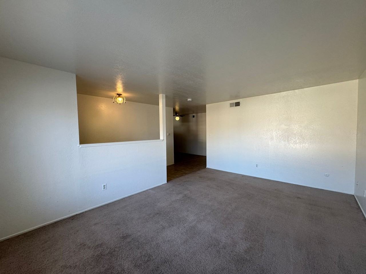 160 Patricia Ave - Photo 4 of 30