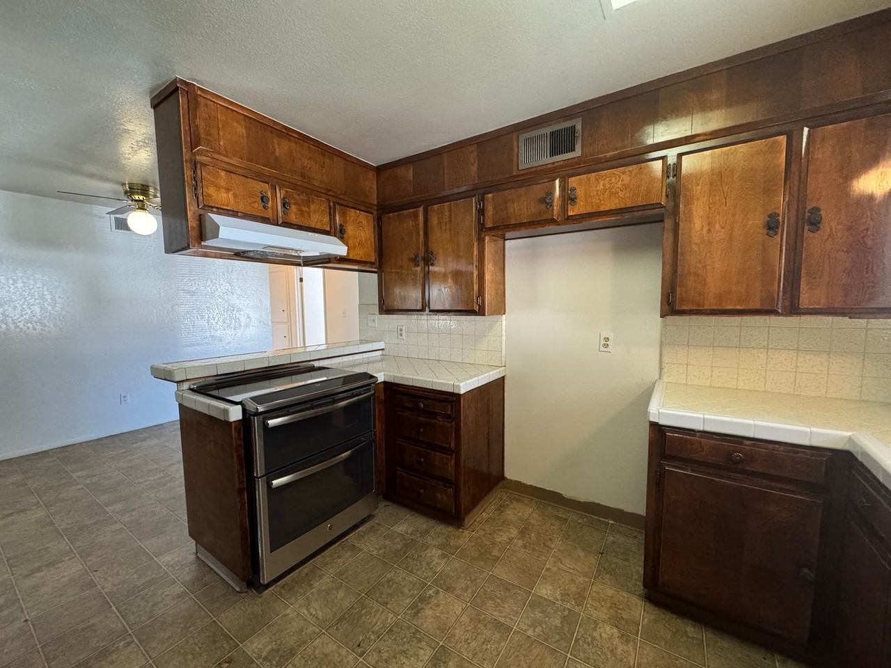 160 Patricia Ave - Photo 7 of 30