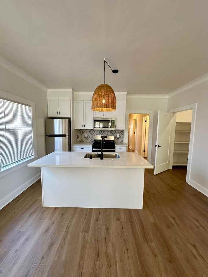 2616 1/2 Buckingham Rd - Photo 2 of 17