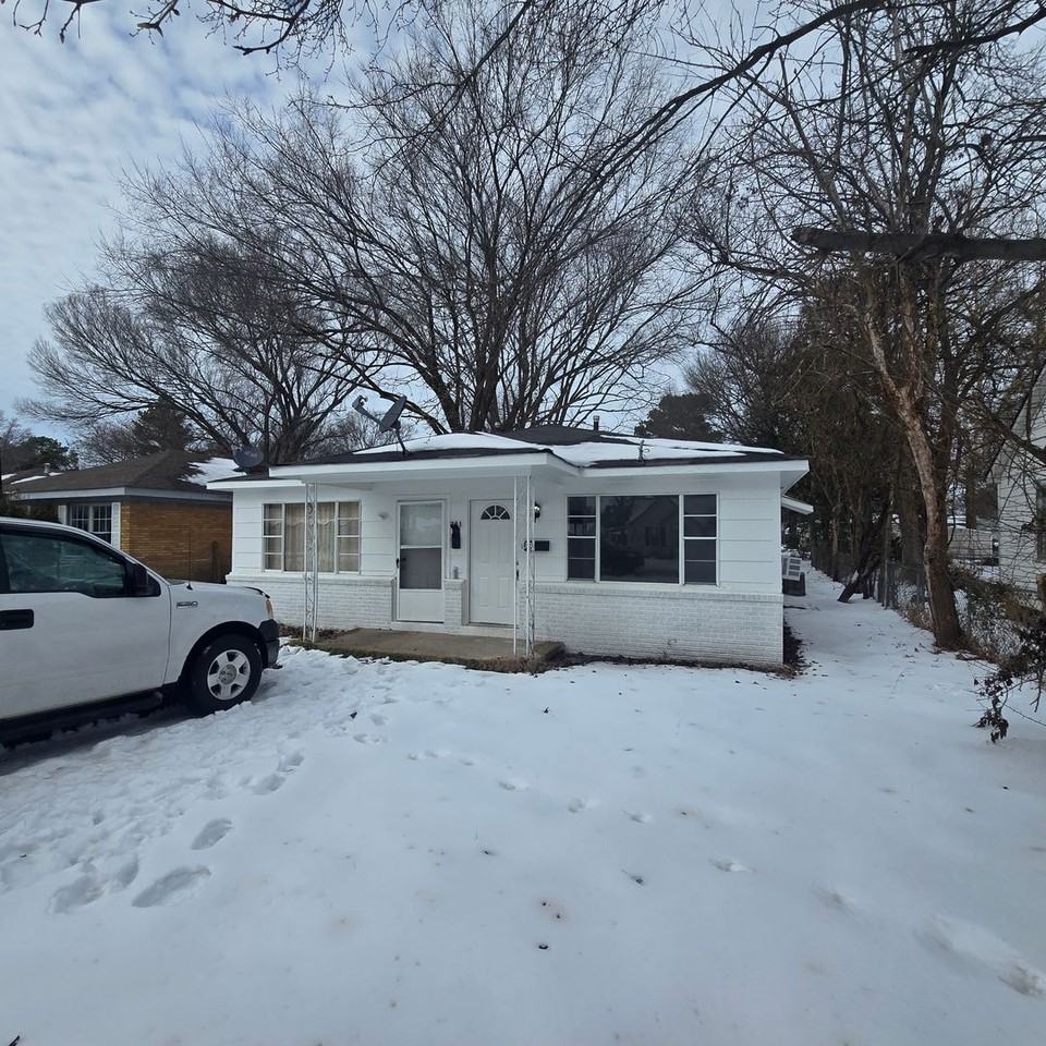 701 Mclain St - Photo 3 of 16