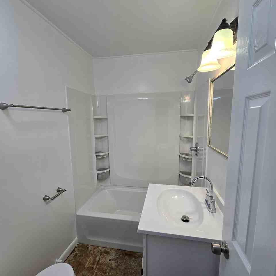 701 Mclain St - Photo 5 of 16