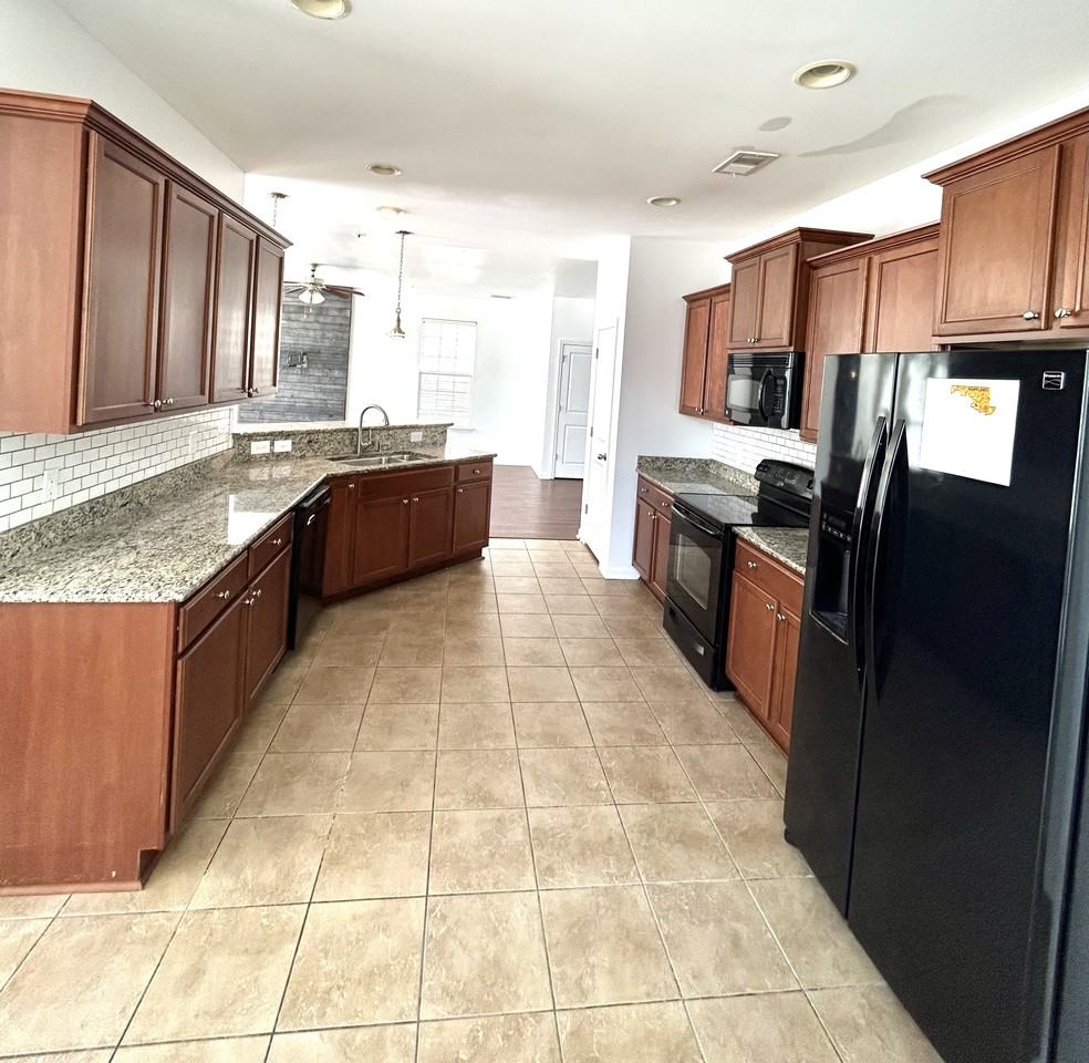 193 Old Pond Cir #NA - Photo 3 of 24