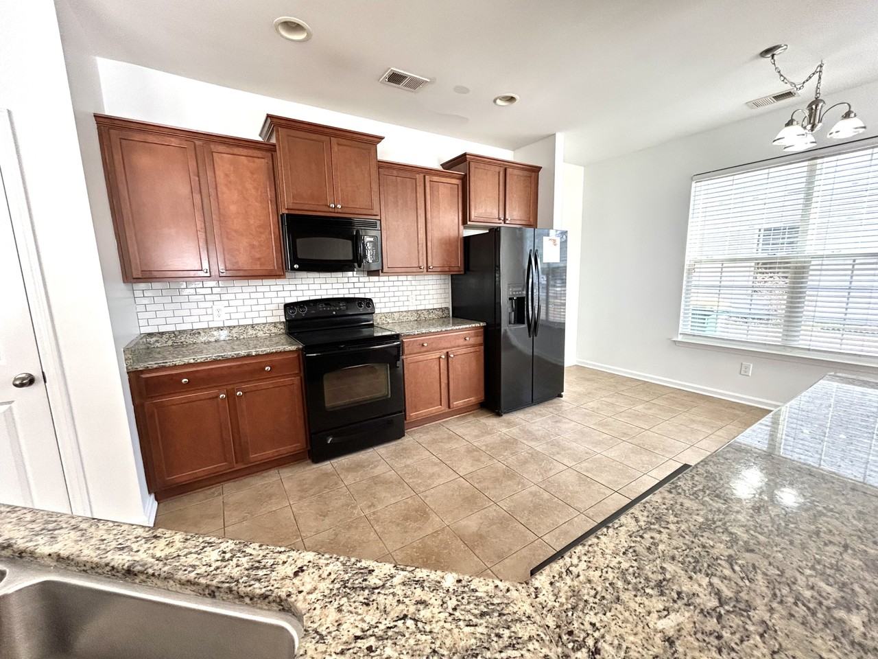 193 Old Pond Cir #NA - Photo 4 of 24