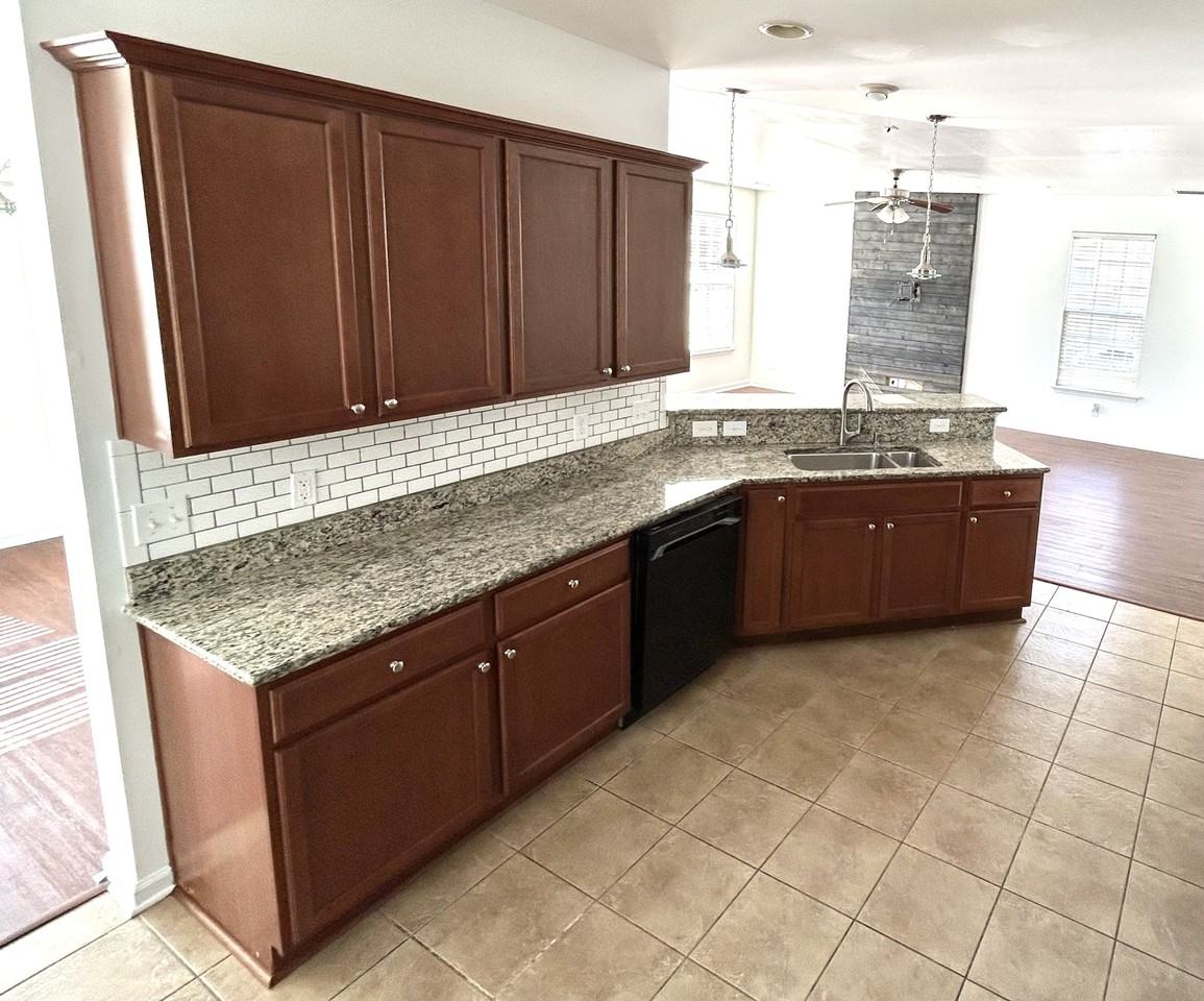 193 Old Pond Cir #NA - Photo 5 of 24