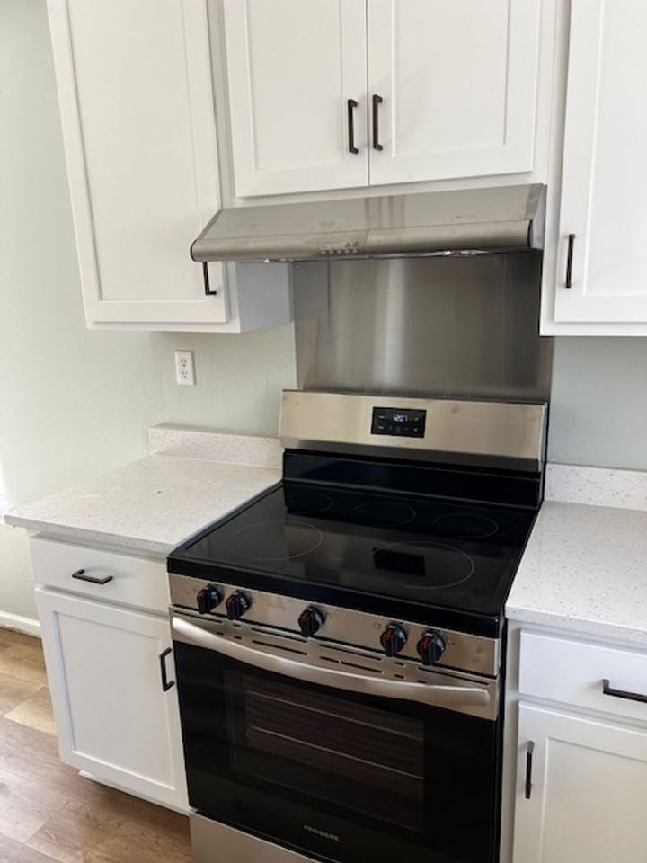 2056 Mesa Dr - Photo 3 of 14