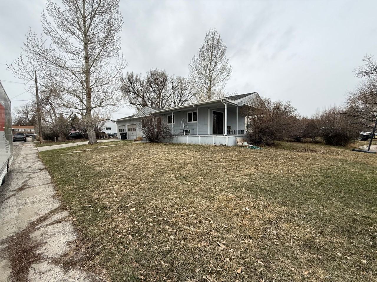 345 Hedges St - Photo 3 of 50