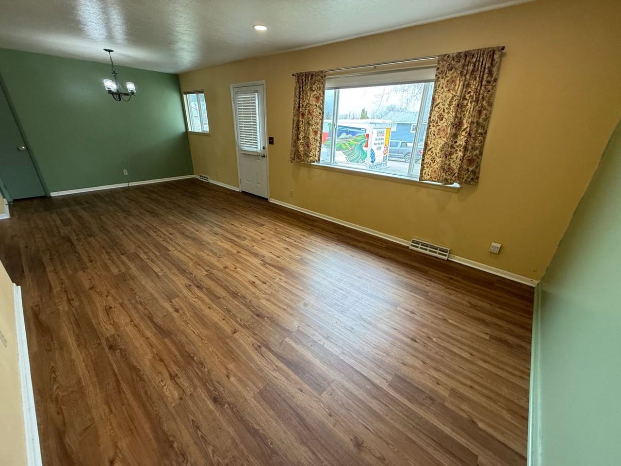 345 Hedges St - Photo 5 of 50