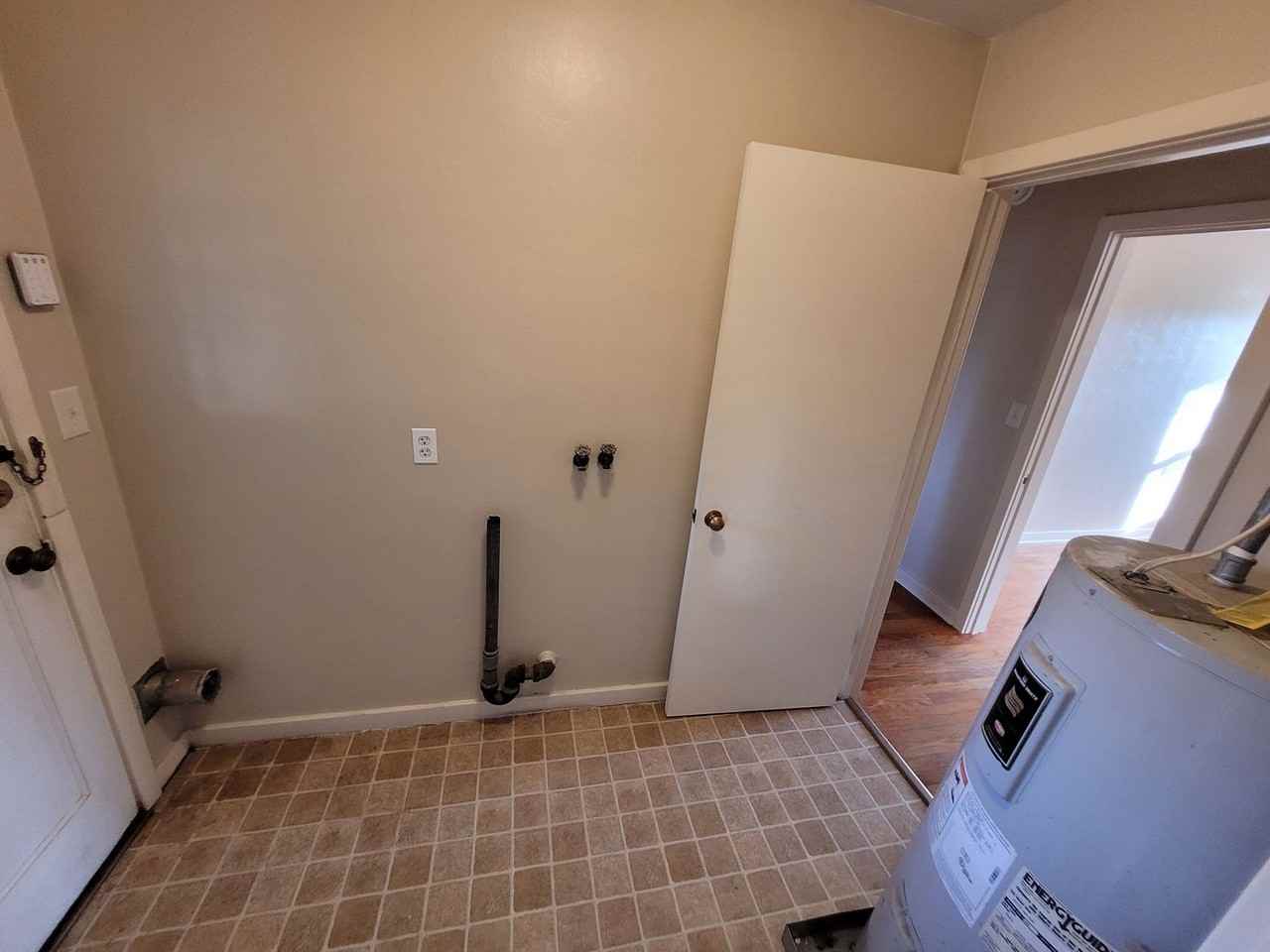 390 15th St Se - Photo 5 of 13