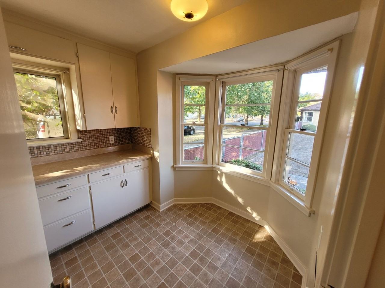 390 15th St Se - Photo 6 of 13