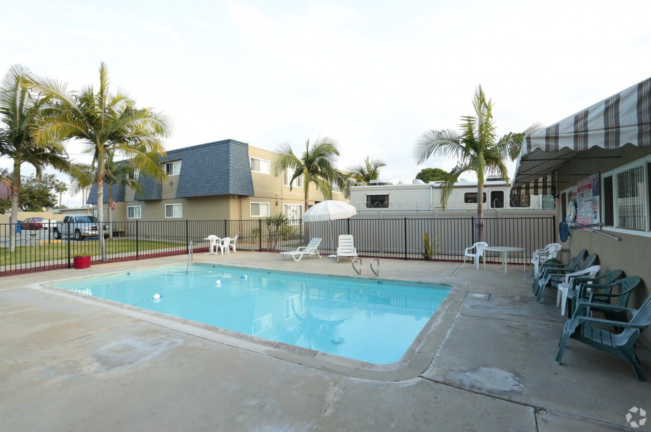 Sunnyside Manor Apartments - Photo 3 of 3