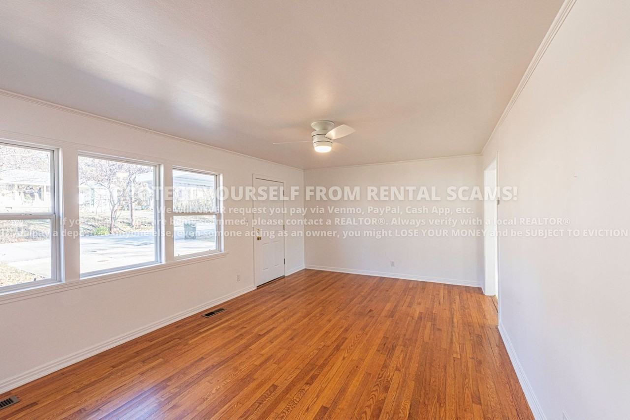 143 E Cleburn St - Photo 3 of 14