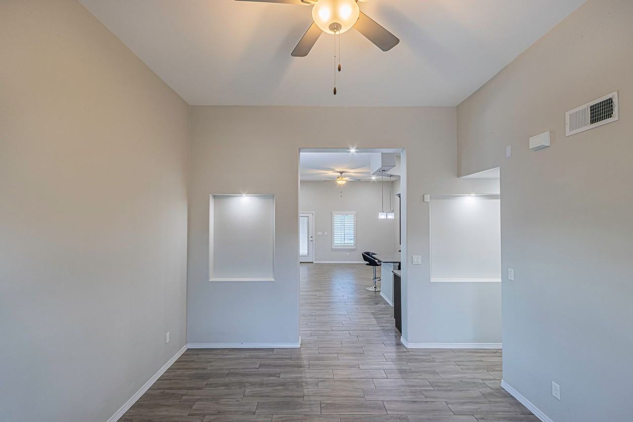 14641 Ciambriello Ave - Photo 3 of 30