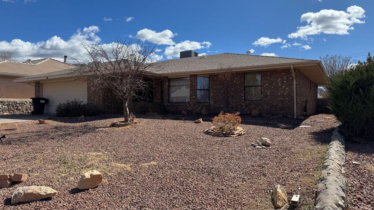 222 Eagle Dr - Photo 2 of 4