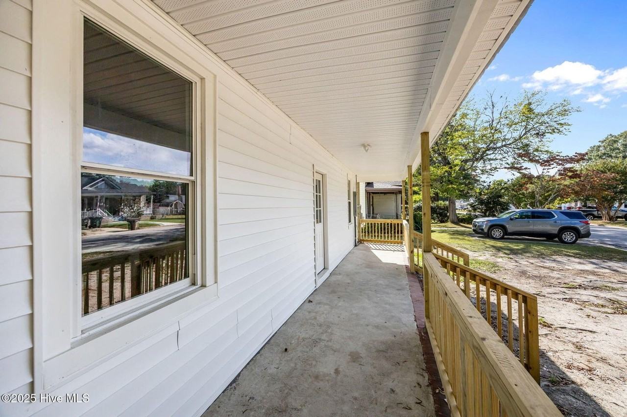 505 W Walnut St - Photo 3 of 19