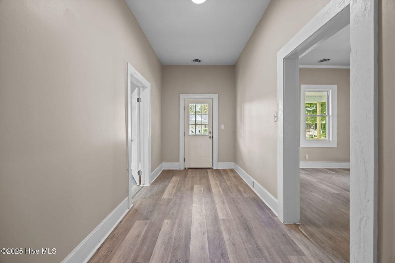 505 W Walnut St - Photo 7 of 19