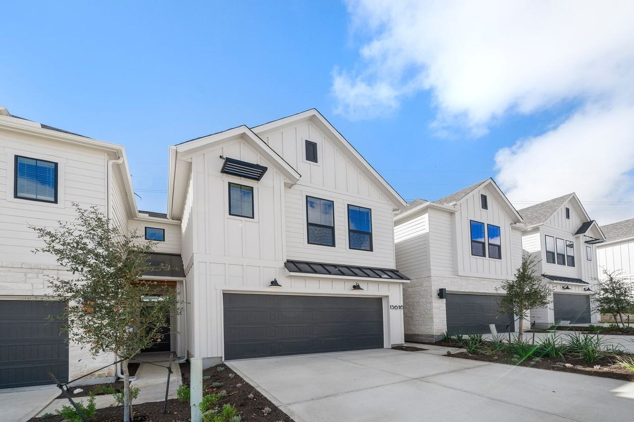 13616 Giovannis Gdn - Photo 2 of 39