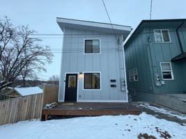 featured image of 216 E 7th St