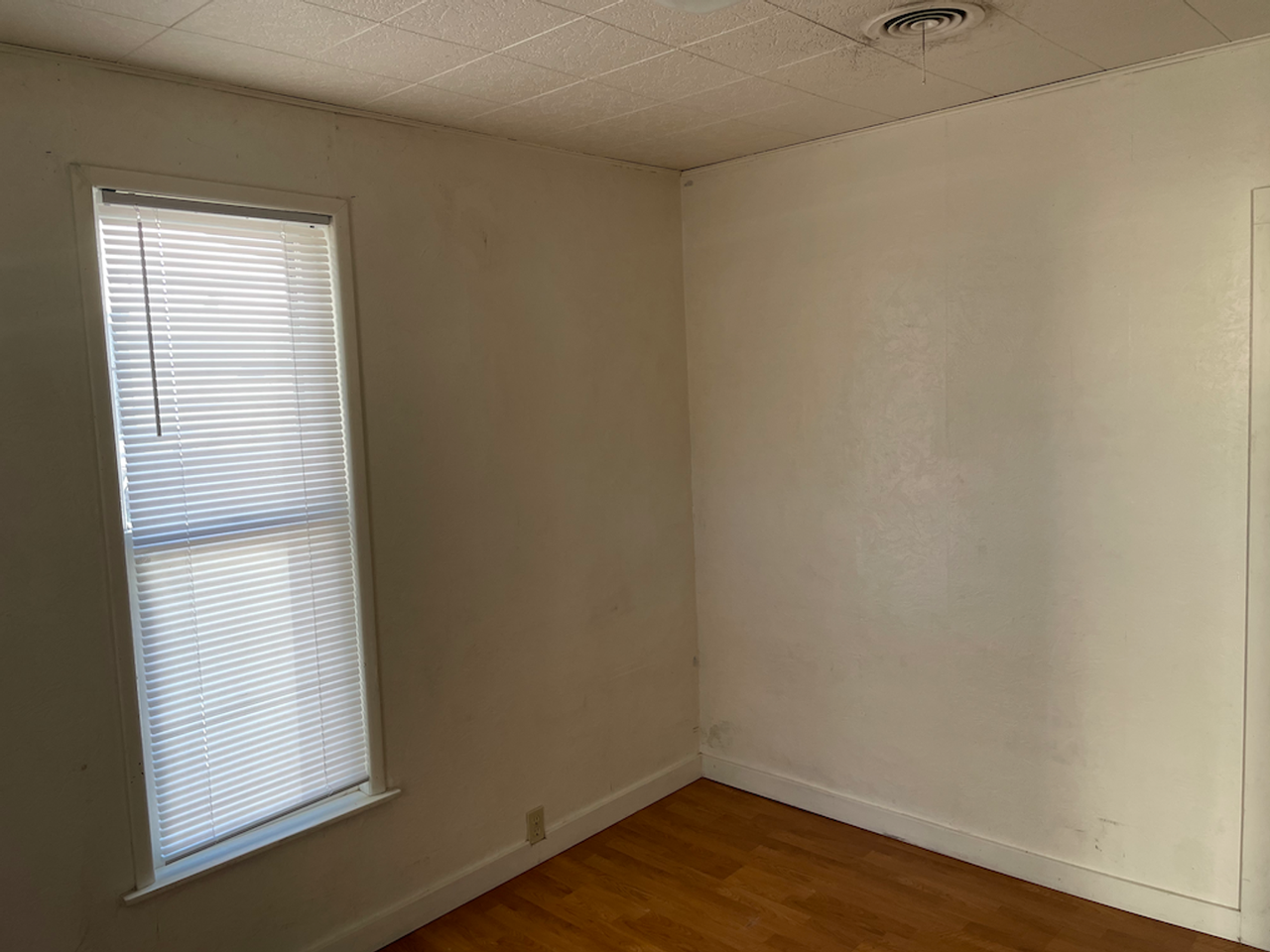 322 S Asbury St - Photo 5 of 13