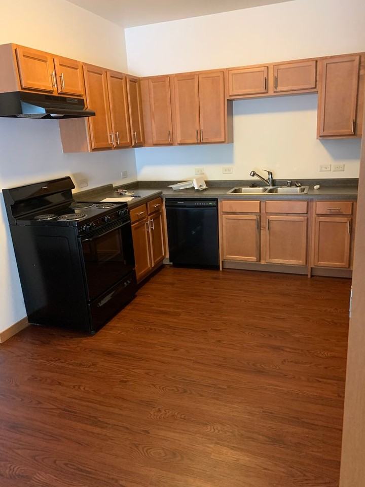 1803 S 92nd St - Photo 2 of 13