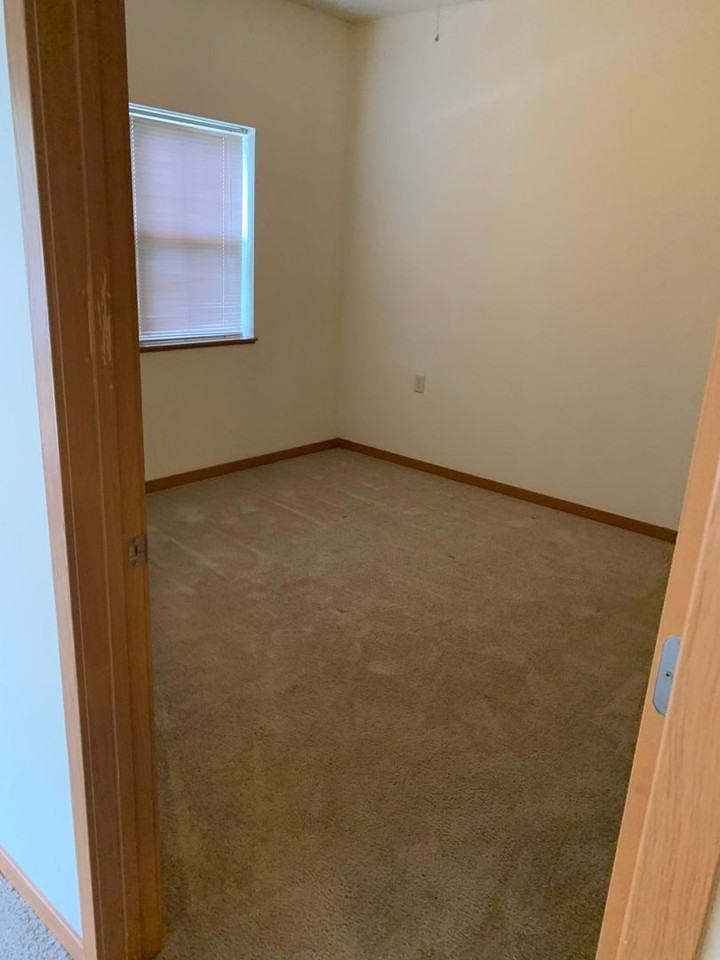 1803 S 92nd St - Photo 5 of 13