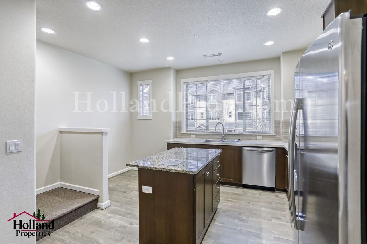 146 Ne 78th Ave - Photo 6 of 18