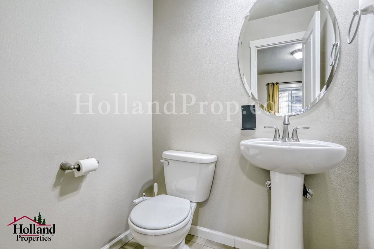 146 Ne 78th Ave - Photo 7 of 18