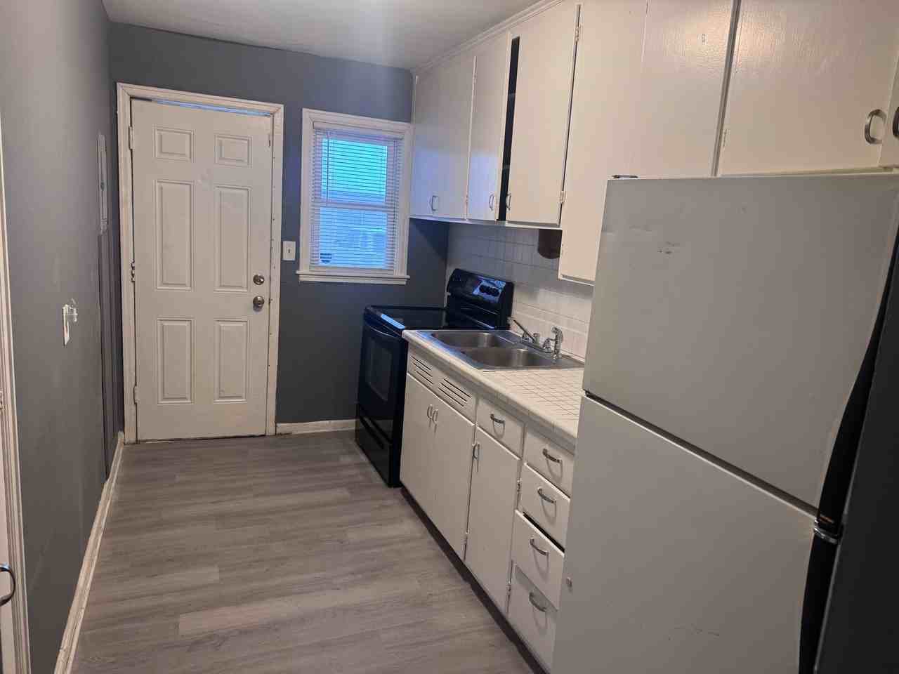 906 S Noland Rd - Photo 4 of 9