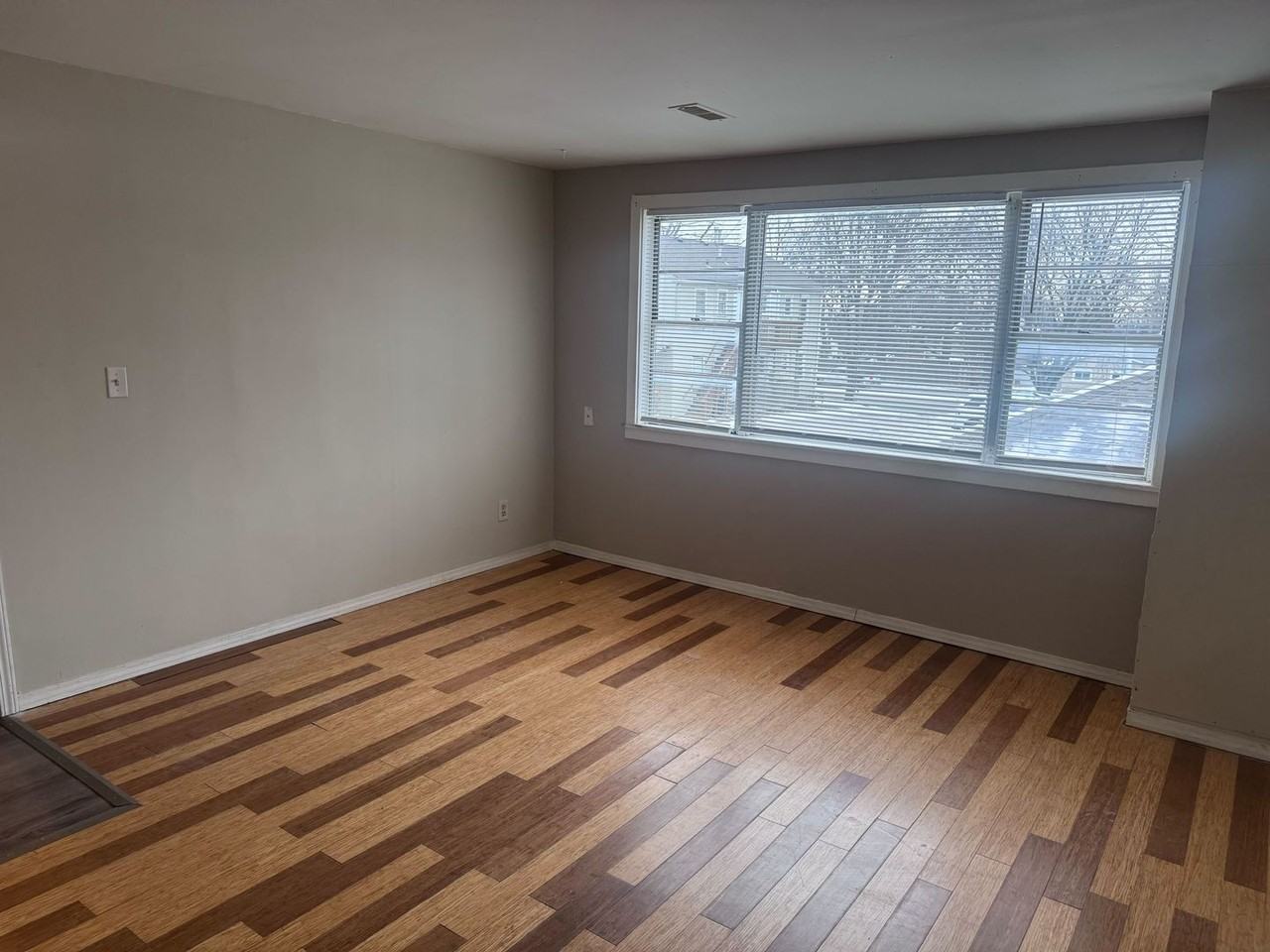 912 1/2 S Noland Rd - Photo 7 of 10