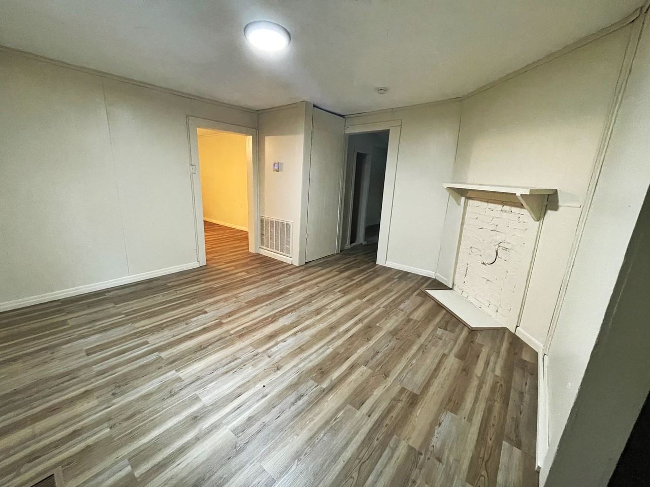 412 E 6th St - Photo 6 of 12