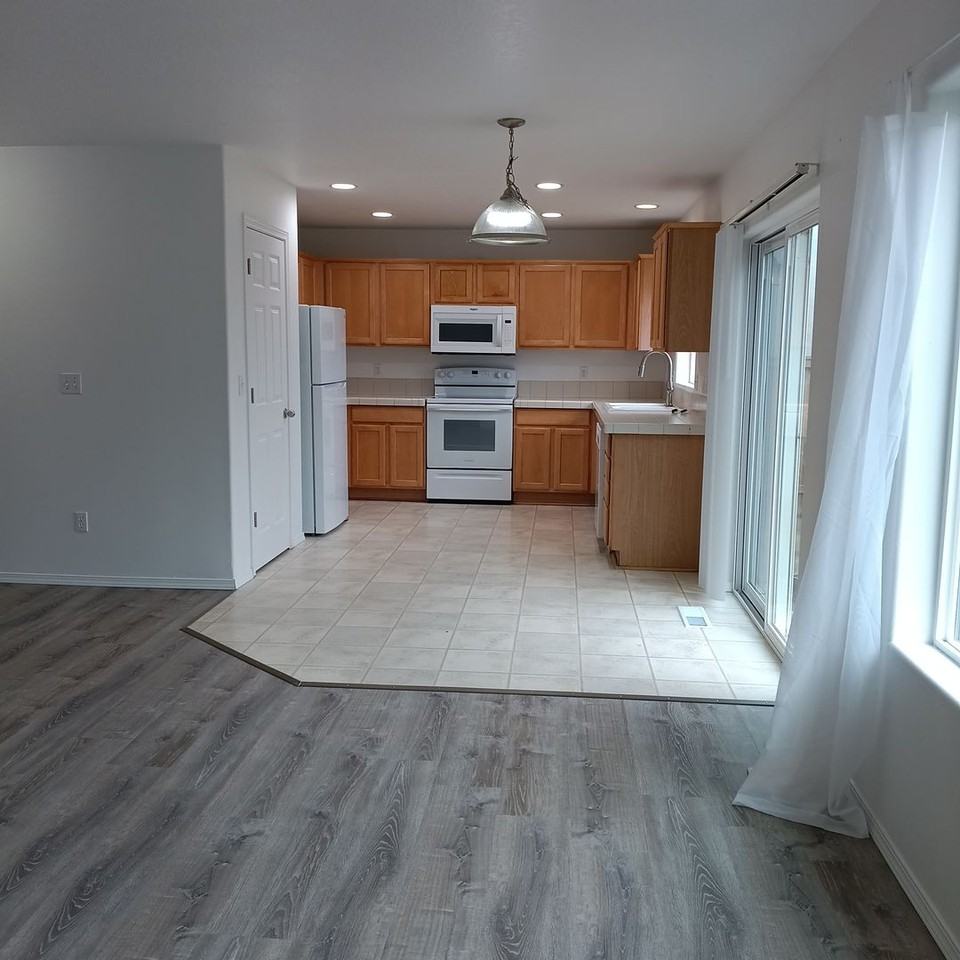 211 Churchill Downs St Se - Photo 2 of 28