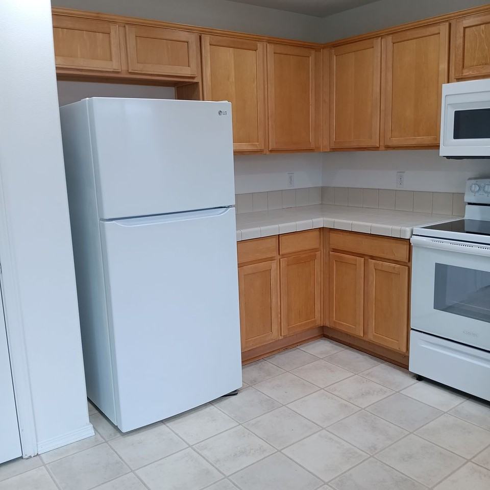 211 Churchill Downs St Se - Photo 3 of 28